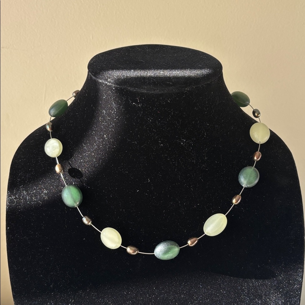 Elegant Green and Cream Beaded Necklace